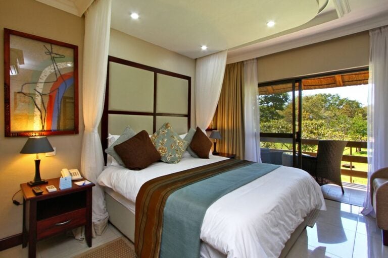 3 Day A'Zambezi River Lodge Luxury Tour