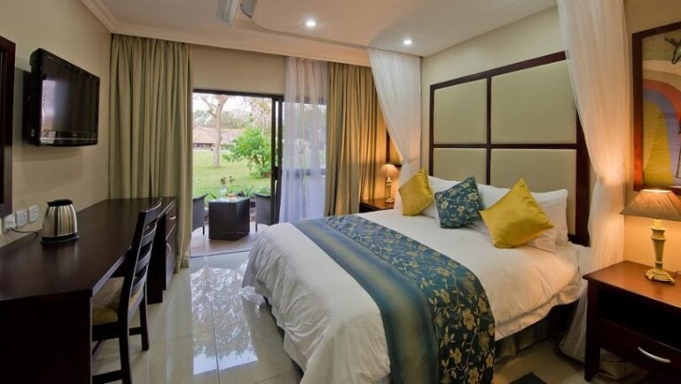 3 Day A'Zambezi River Lodge Luxury Tour